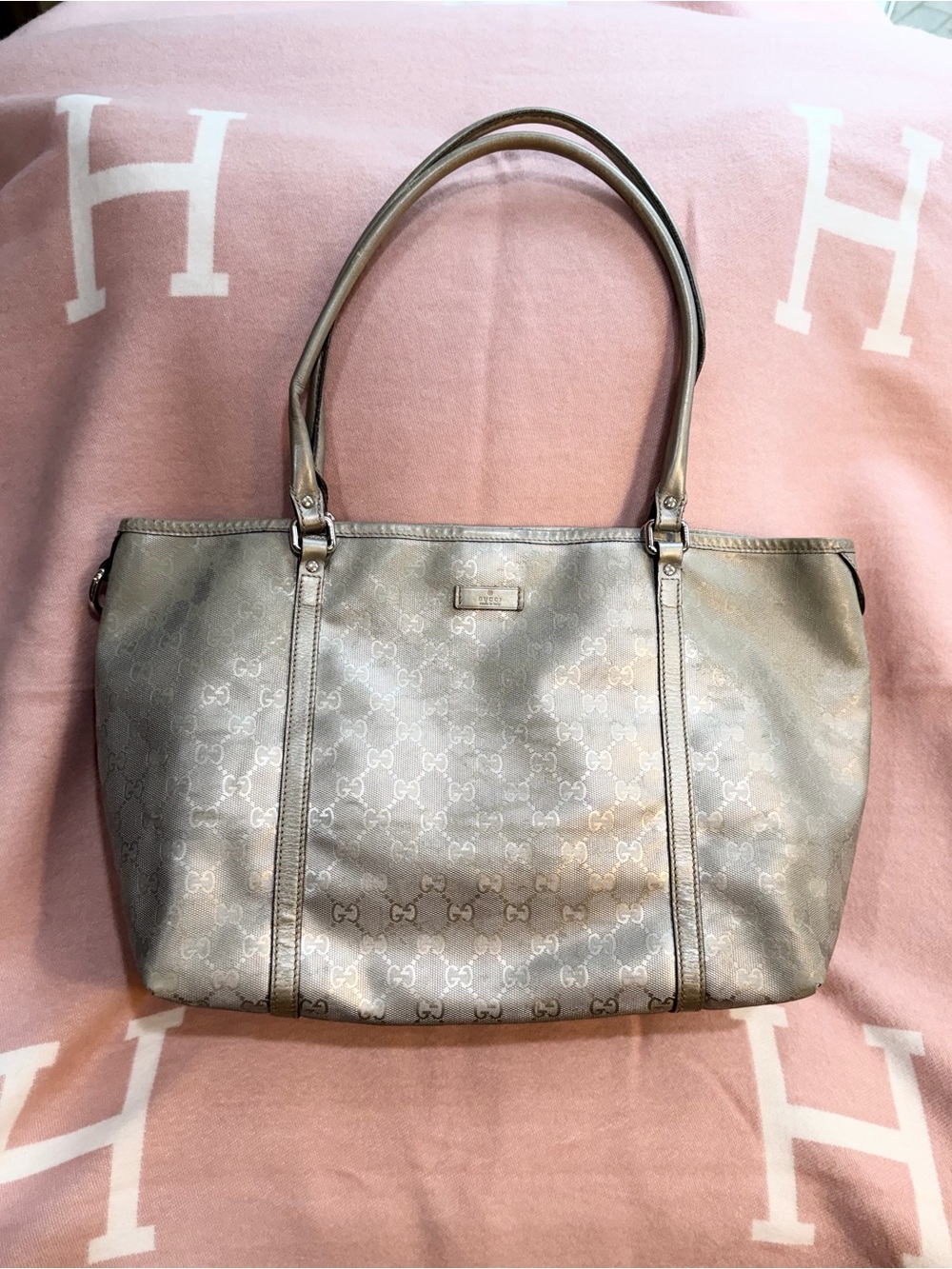 SUNDAY ONLY PRICE!! GUCCI ⭐️ Metallic Gray Tote Bag! - Picture 2 of 16